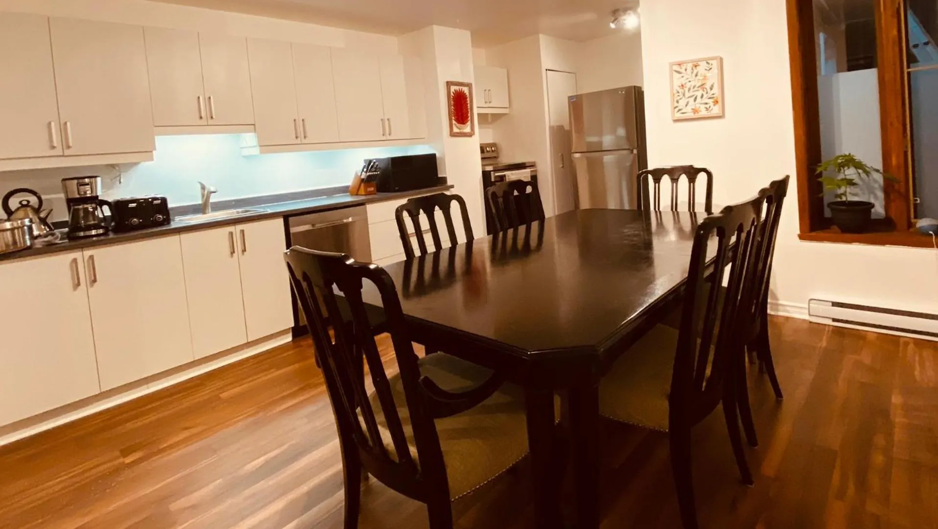 Lovely 2-Bedroom Apt At The Heart Of Le-Plateau Montréal Kanada